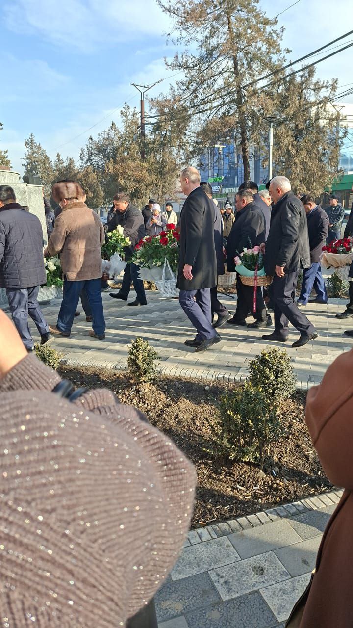 Qirg‘iziston Respublikasi, O‘sh shahrida buyuk mutafakkir, shoir va davlat arbobi Hazrat Alisher Navoiy tavalludining 585 yilligi keng nishonlandi.