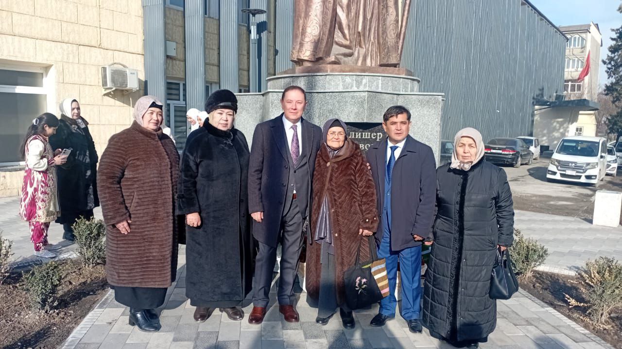 Alisher Navoiy tavalludining 585 yilligi nishonlanmoqda