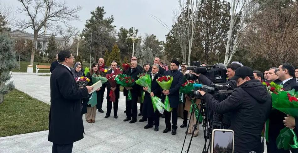 Ashxobod shahrida buyuk mutafakkir va shoirlar – Alisher Navoiy hamda Zahiriddin Muhammad Bobur tavalludiga bag‘ishlangan ma’naviy-ma’rifiy tadbir o‘tkazildi.