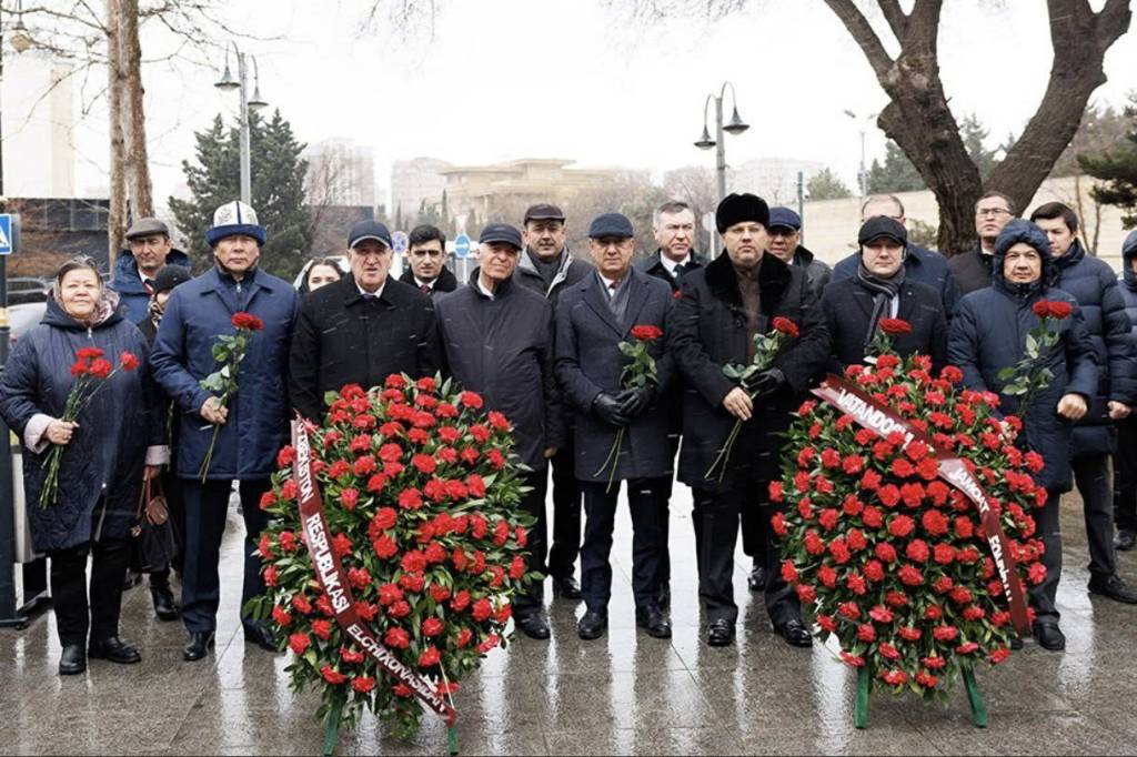 Bokuda Alisher Navoiyning 585 yilligi keng nishonlandi