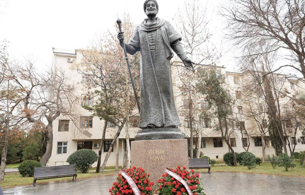 Bokuda Alisher Navoiyning 585 yilligi keng nishonlandi