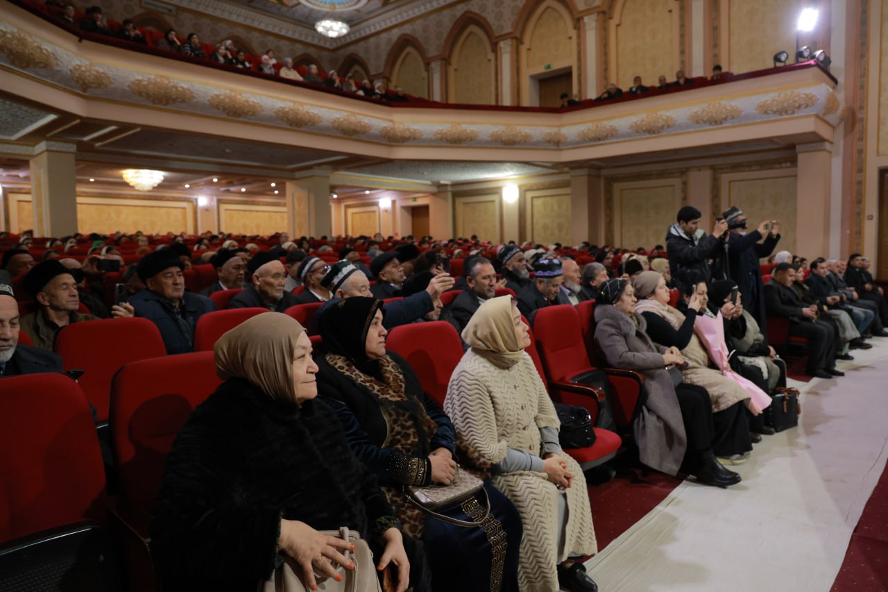 Tojikiston Respublikasining Boxtar tumanida “Vatandoshlar” jamoat fondi tashabbusi bilan g‘azal mulkining sultoni, buyuk mutafakkir Mir Alisher Navoiy tavalludining 585 yilligi munosabati bilan ma’naviy-ma’rifiy tadbirlar o‘tkazildi.